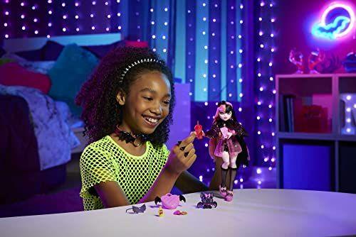 Muñeca moderna Draculaura de Monster High con accesorios y murciélago para mascotas-1