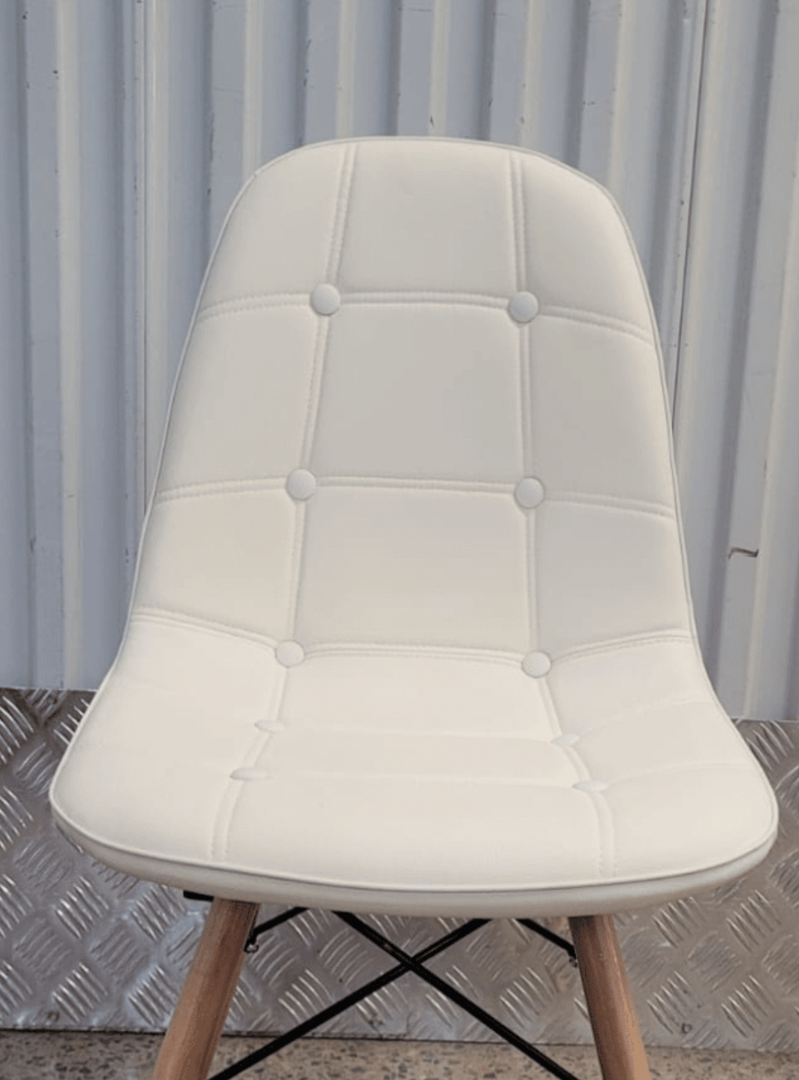 Pack 4 Sillas de Comedor Nórdica Capitone Ecocuero Acolchada con Patas de Madera-5