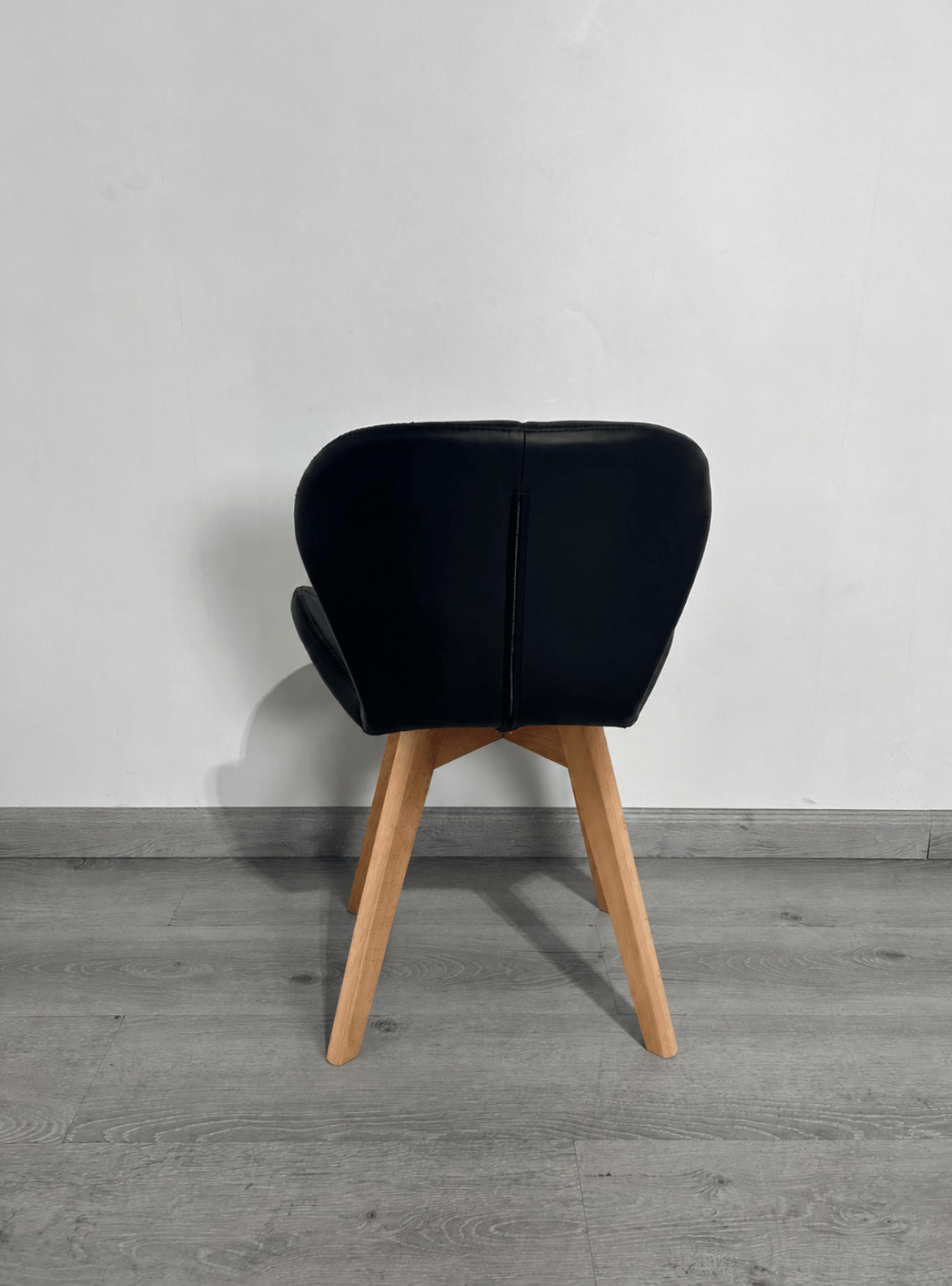 Silla de Comedor Mariposa Ecocuero Patas de Madera Estilo Nórdico-3