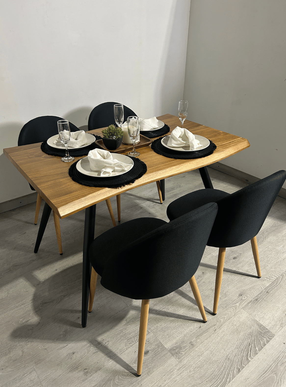 Pack 4 Sillas de comedor tapizadas en lino con símil madera - Gabrielle -1