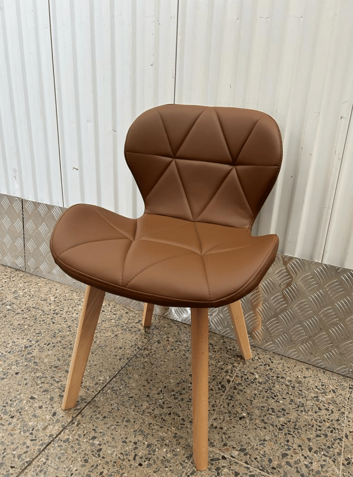 Silla de Comedor Mariposa con patas de Madera-2