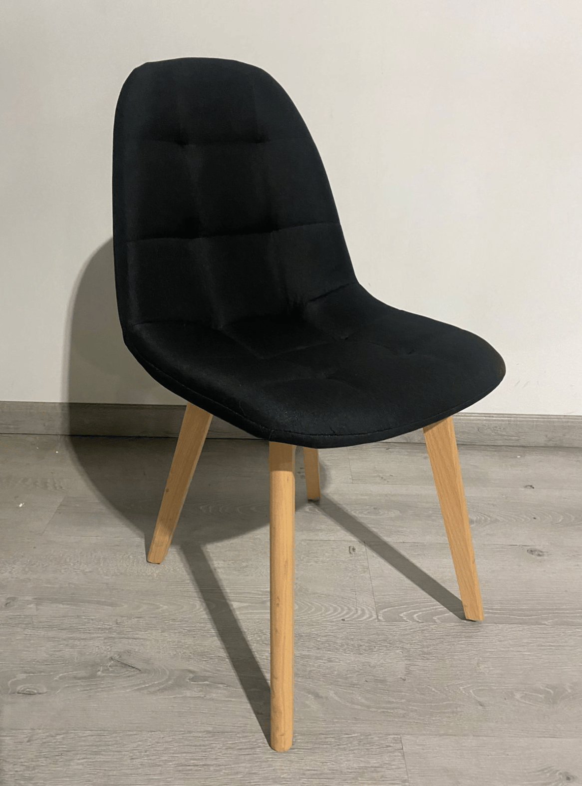  Silla Capitone tapizado lino con pata madera-1