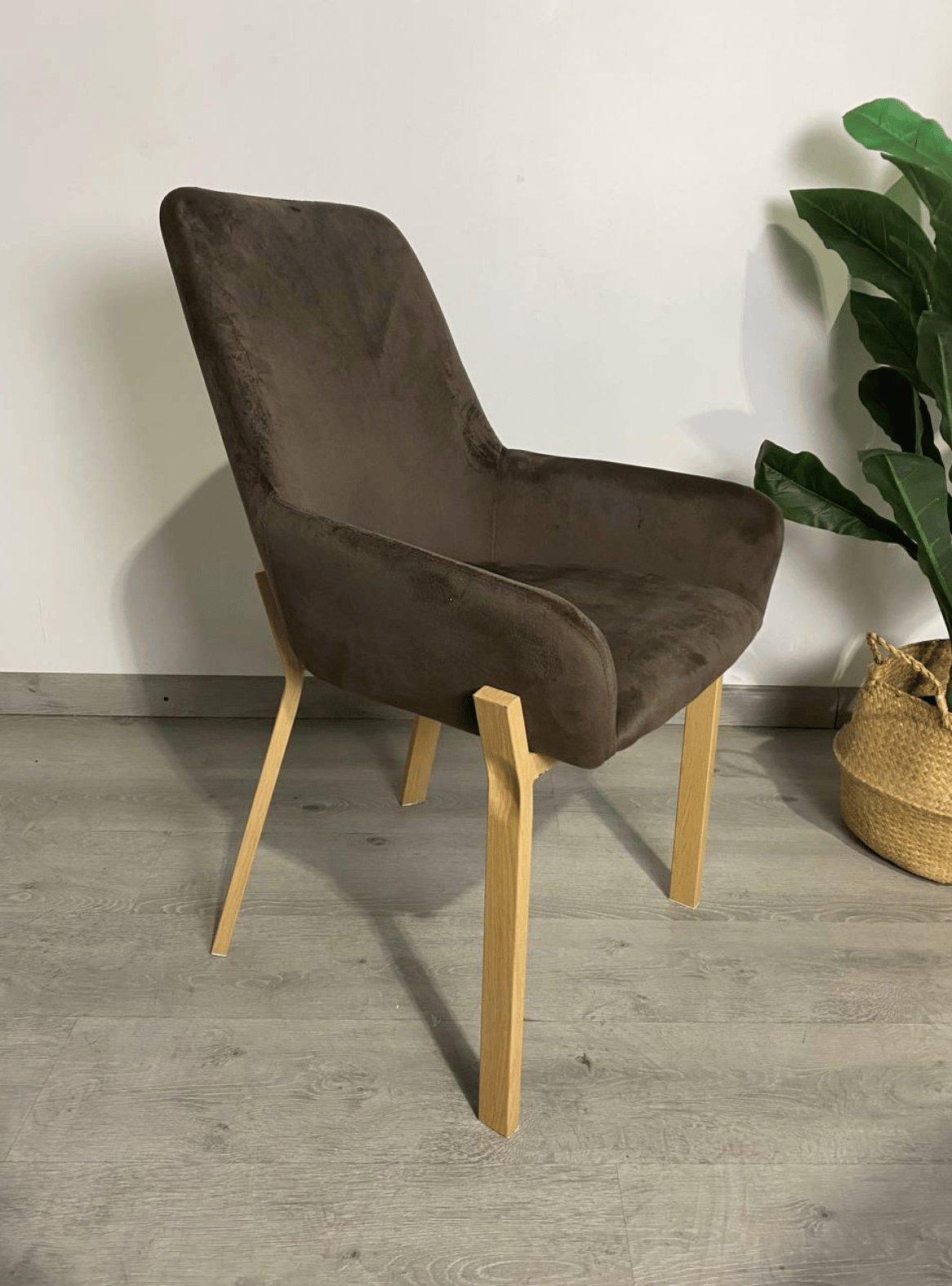 Sitial Oporto Tapizado en Felpa con Patas de Madera – Silla Moderna para Living,-4