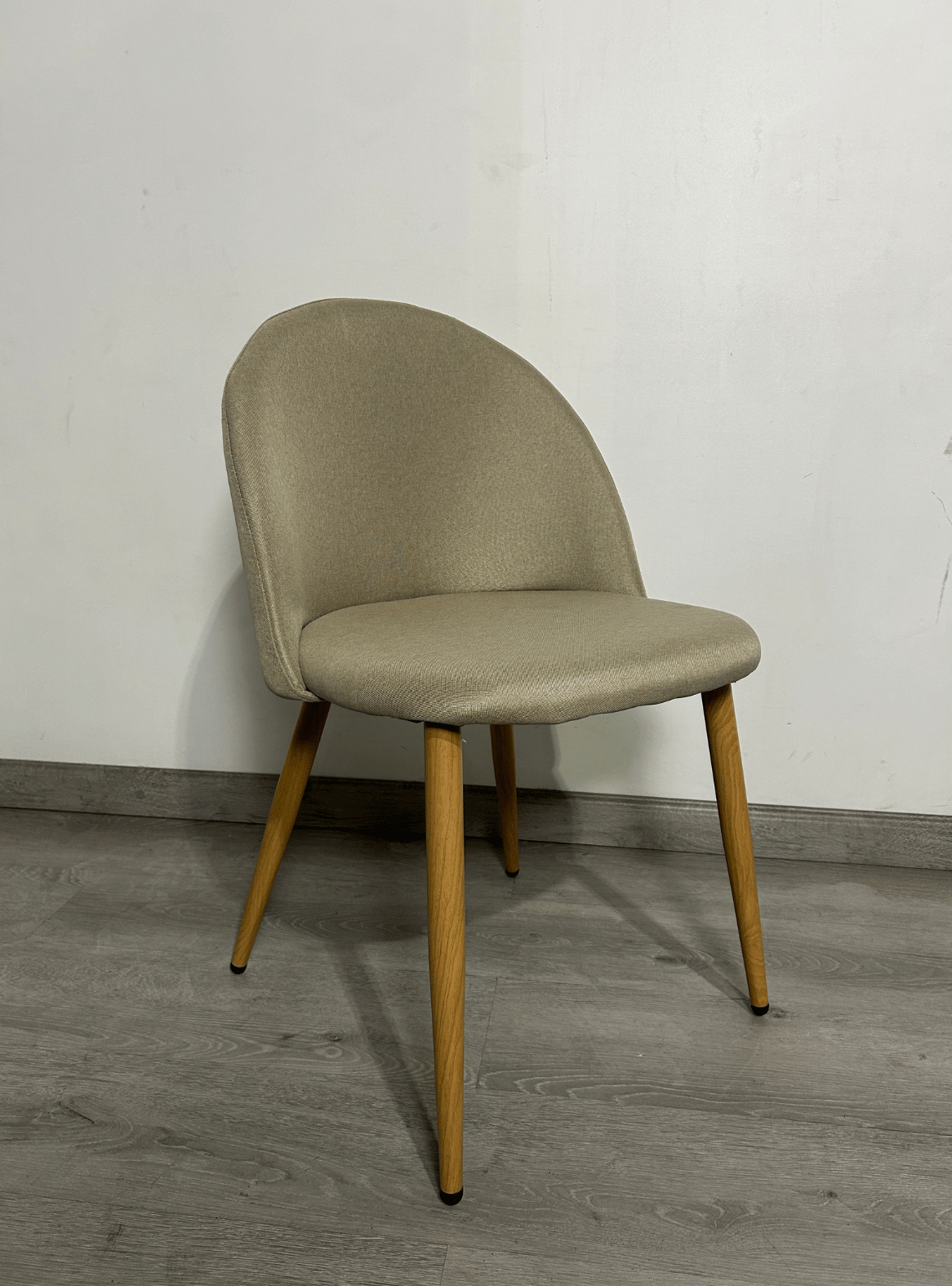 Silla de Comedor Nordica Gabrielle Tapizada en Lino con Patas Metal Símil Madera-2