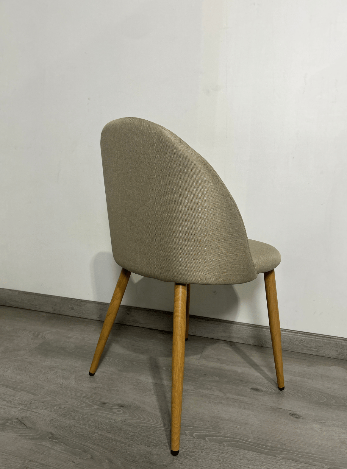 Silla de Comedor Nordica Gabrielle Tapizada en Lino con Patas Metal Símil Madera-5
