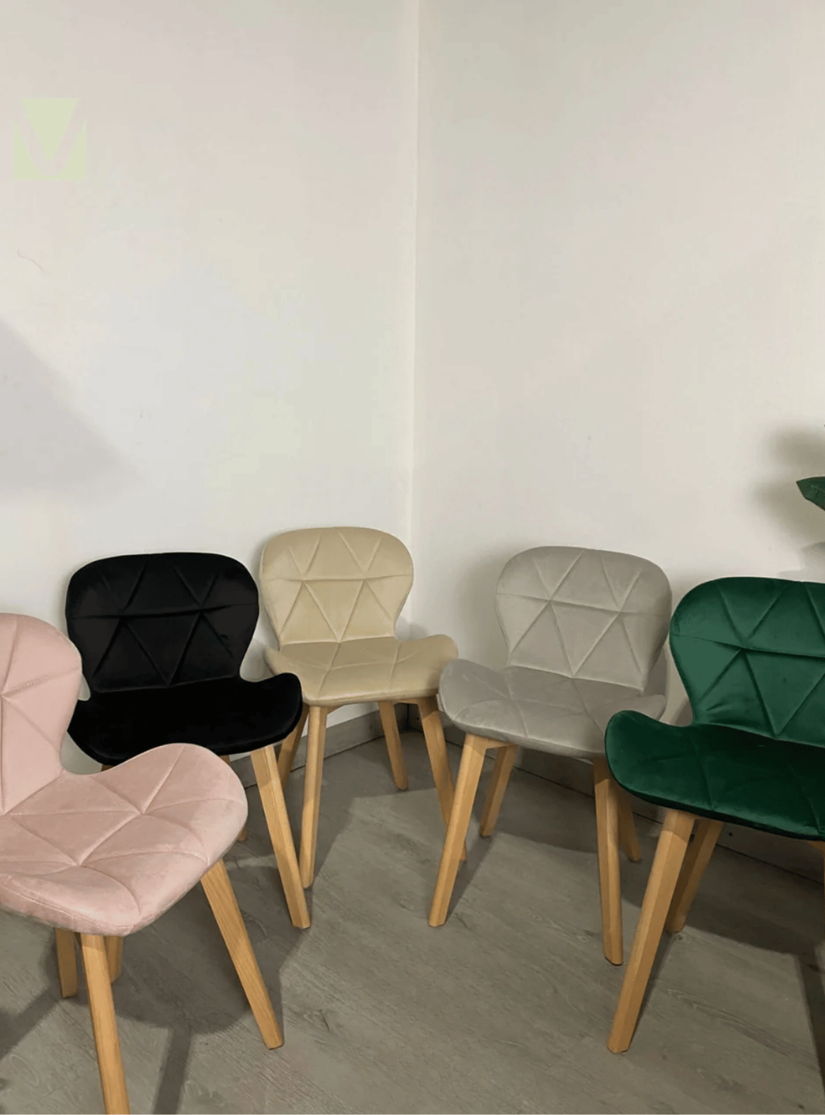Pack 6 Sillas de Comedor Mariposa Tapizada en Felpa Terciopelo Nordico con patas de madera-4