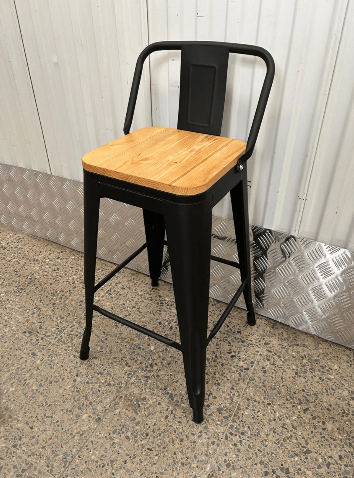 Piso Bar Taburete metalico Tolix 66cm con Respaldo y Asiento de Madera-4