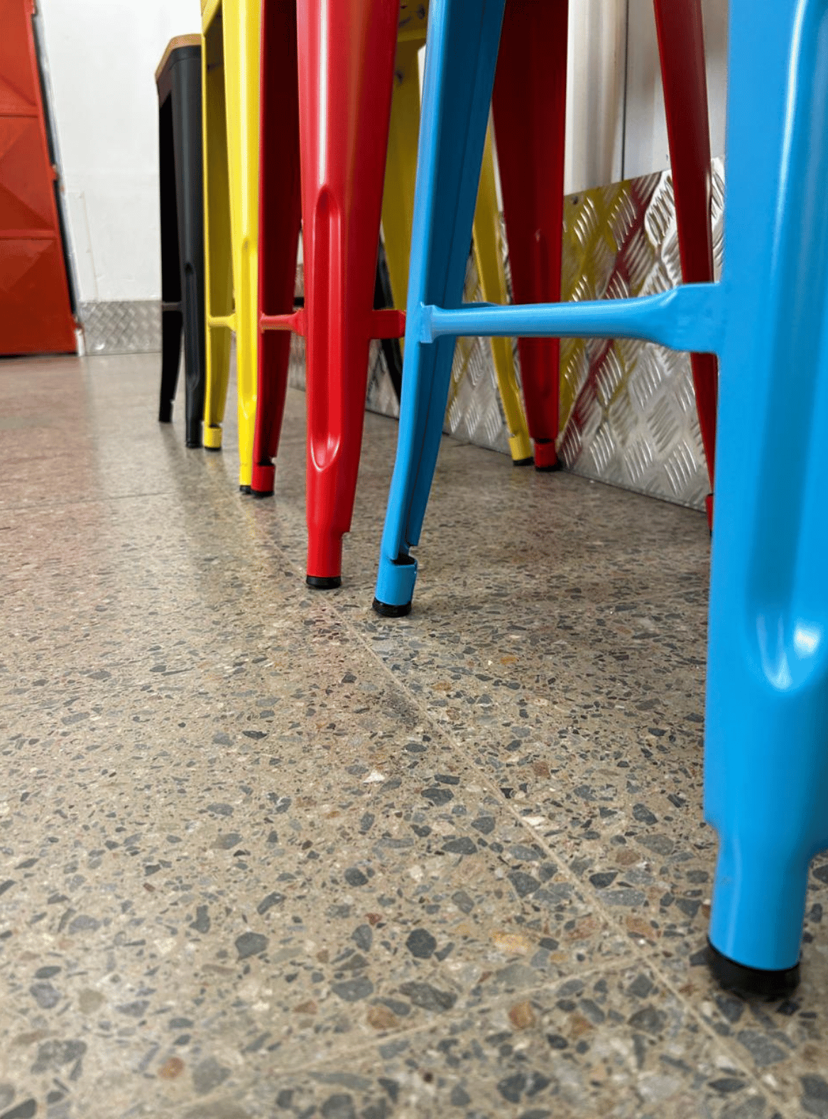 Piso Bar Taburete metalico Tolix 66cm con Respaldo y Asiento de Madera-8