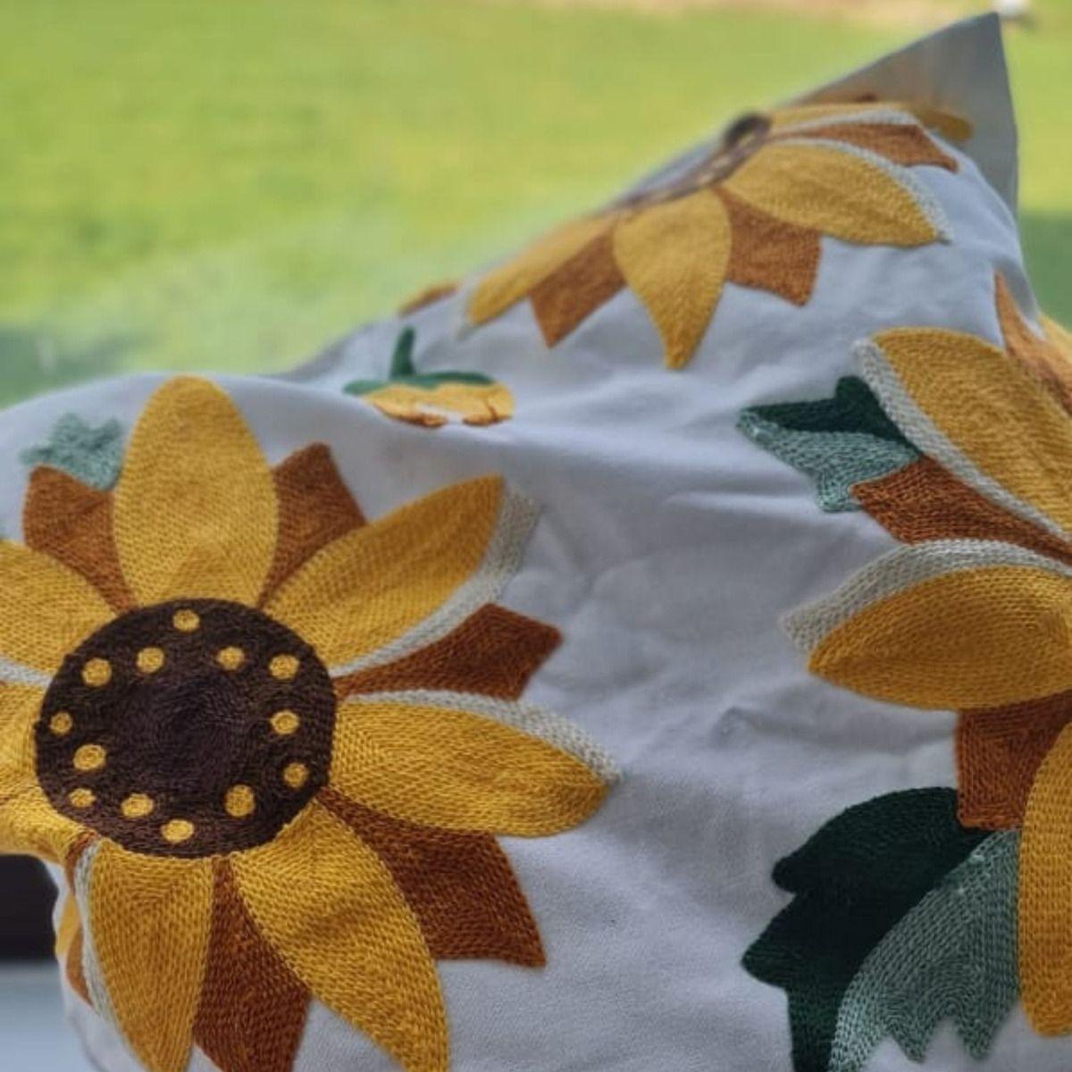 Funda Cojin Blancas Girasol Bordadas 45x42-3