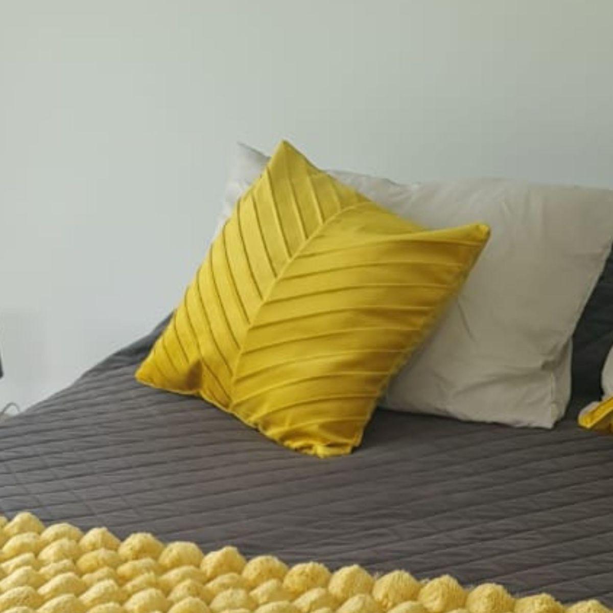 Funda Cojin Amarilla Lineas 43 X 40 -2