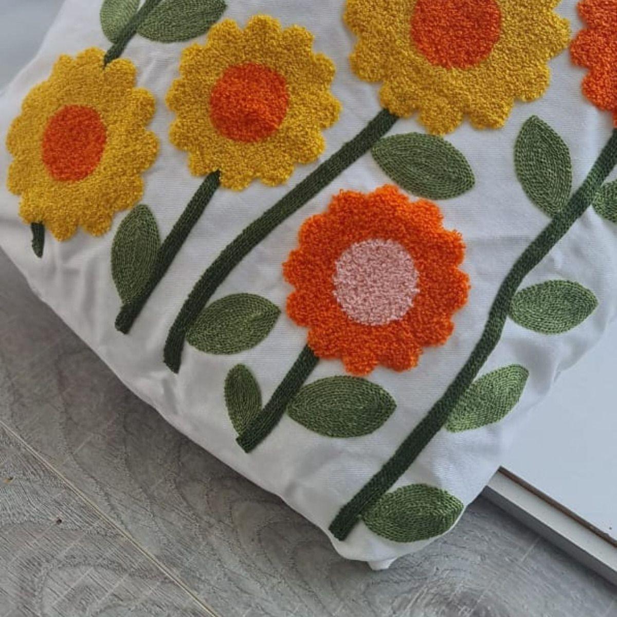 Funda Blanca Bordada Naranja Y Amarilla 45x42-2