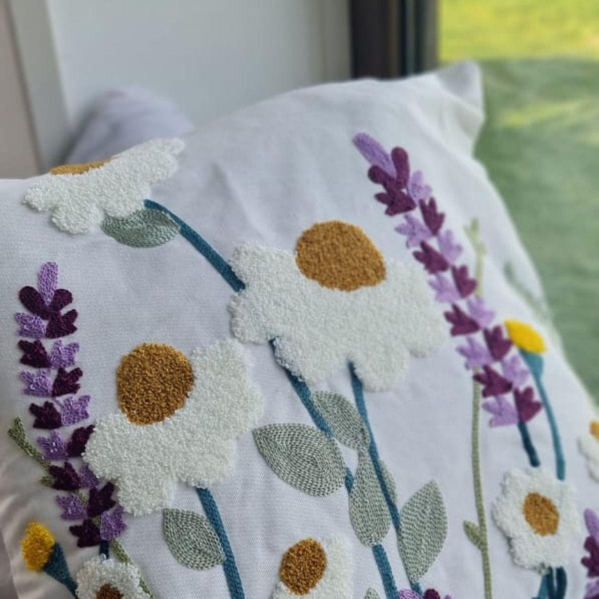 Funda Blanca Bordada Lavanda Y Margarita 45x42-2