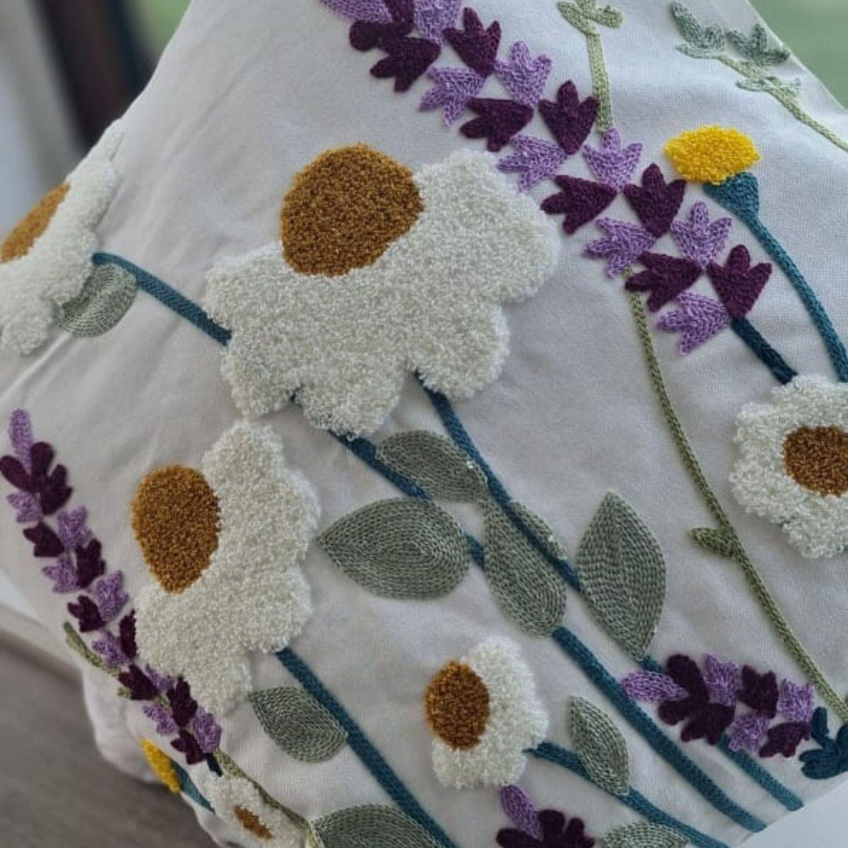 Funda Blanca Bordada Lavanda Y Margarita 45x42-4