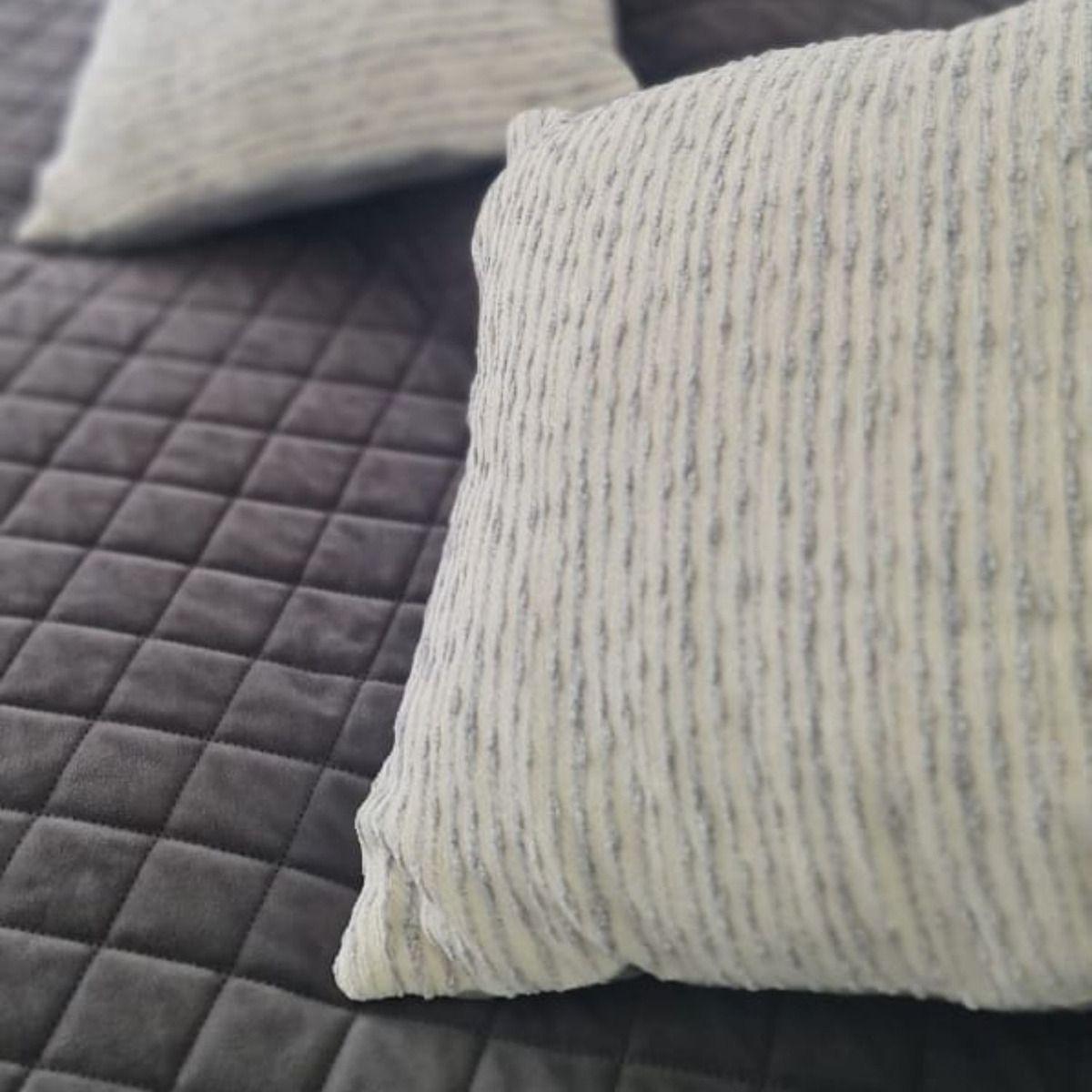 Funda Cojin Detalles Grises 45x42-2