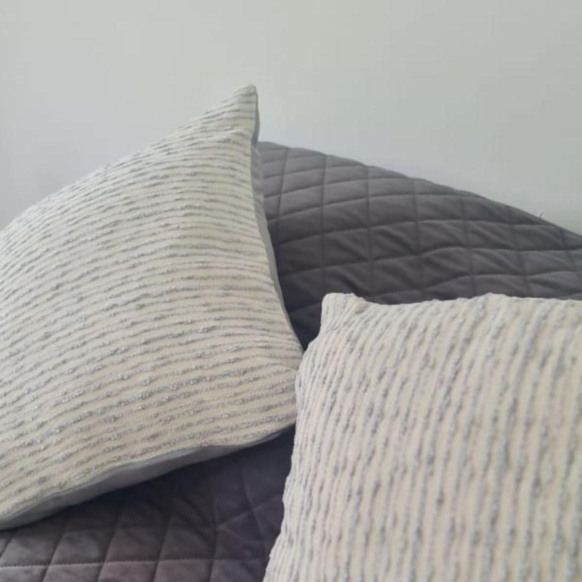 Funda Cojin Detalles Grises 45x42-3