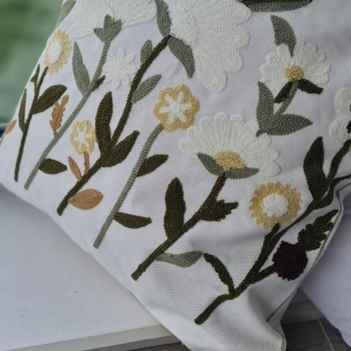 Funda Blanca Bordada Blancas Con Ramas Verdes  45x42-2