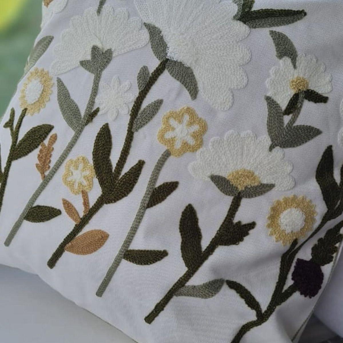 Funda Blanca Bordada Blancas Con Ramas Verdes  45x42-3