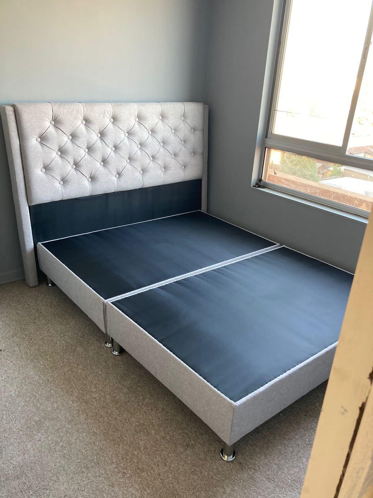 Cama 2 plazas lino crudo con respaldo con brazos estilo capitoné mas bases divididas de 20 cm de grosor-1