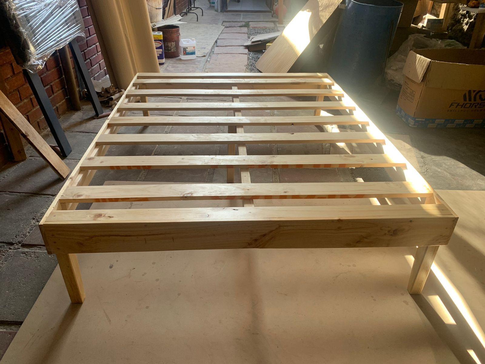 Base de Cama 2 plazas Europea de Pino Pulido y 32 cm de altura-1