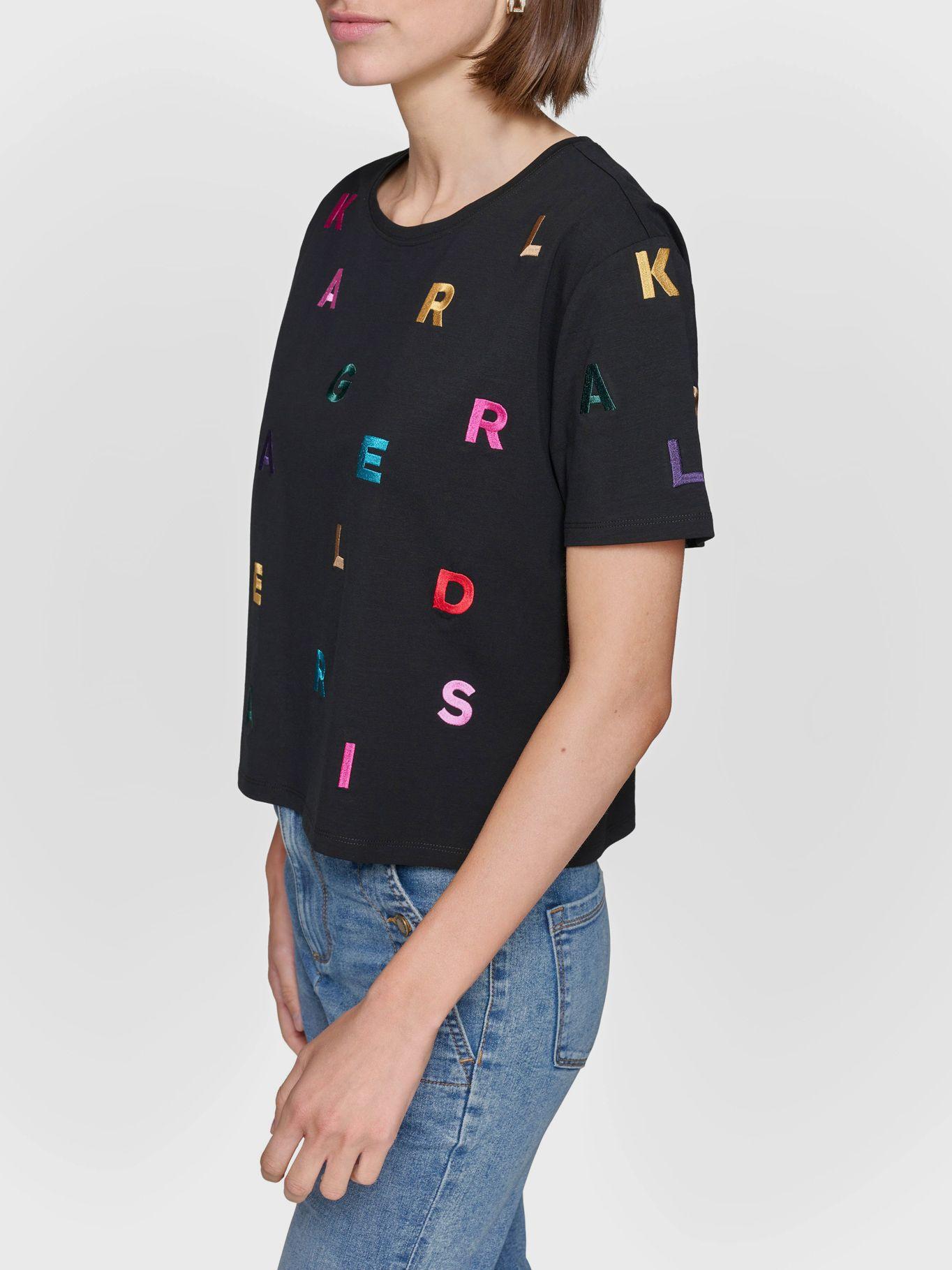 Polera con letras dispersas tejidas-2