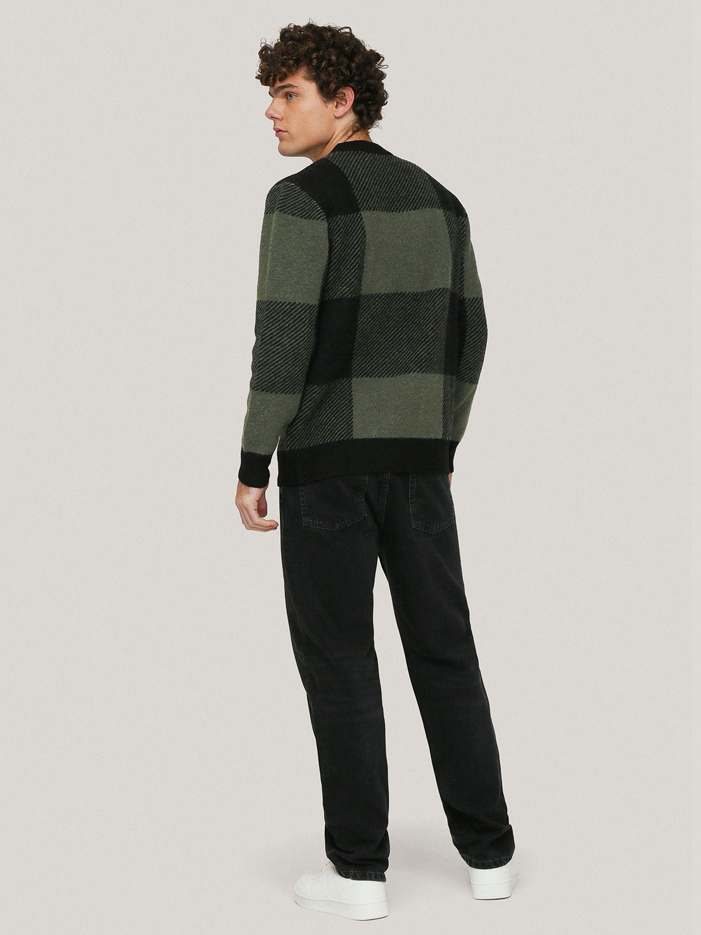 Sweater cuadros grandes con la firma de KARL Verde-2
