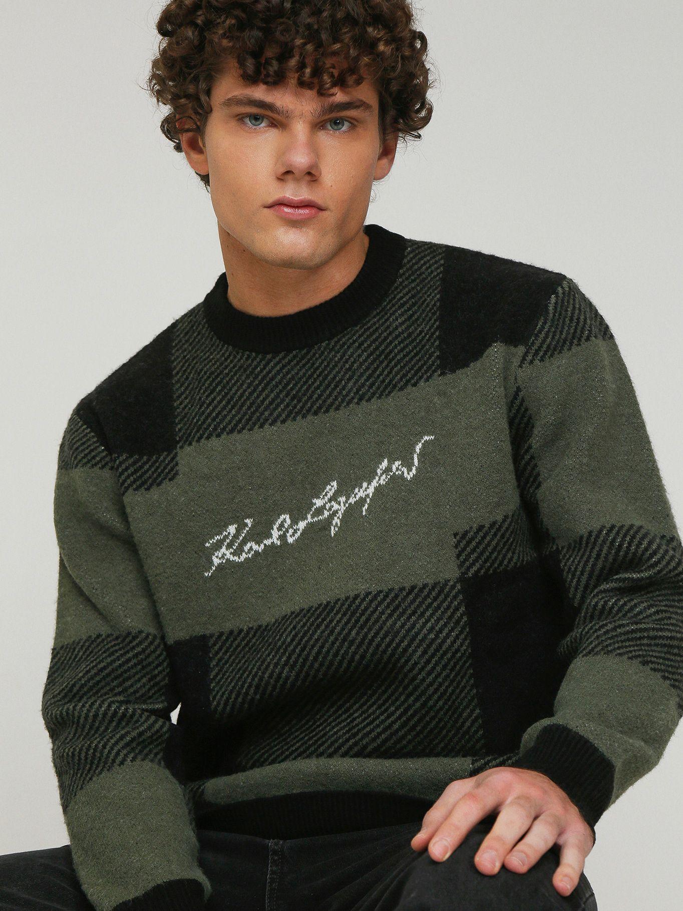 Sweater cuadros grandes con la firma de KARL Verde-4