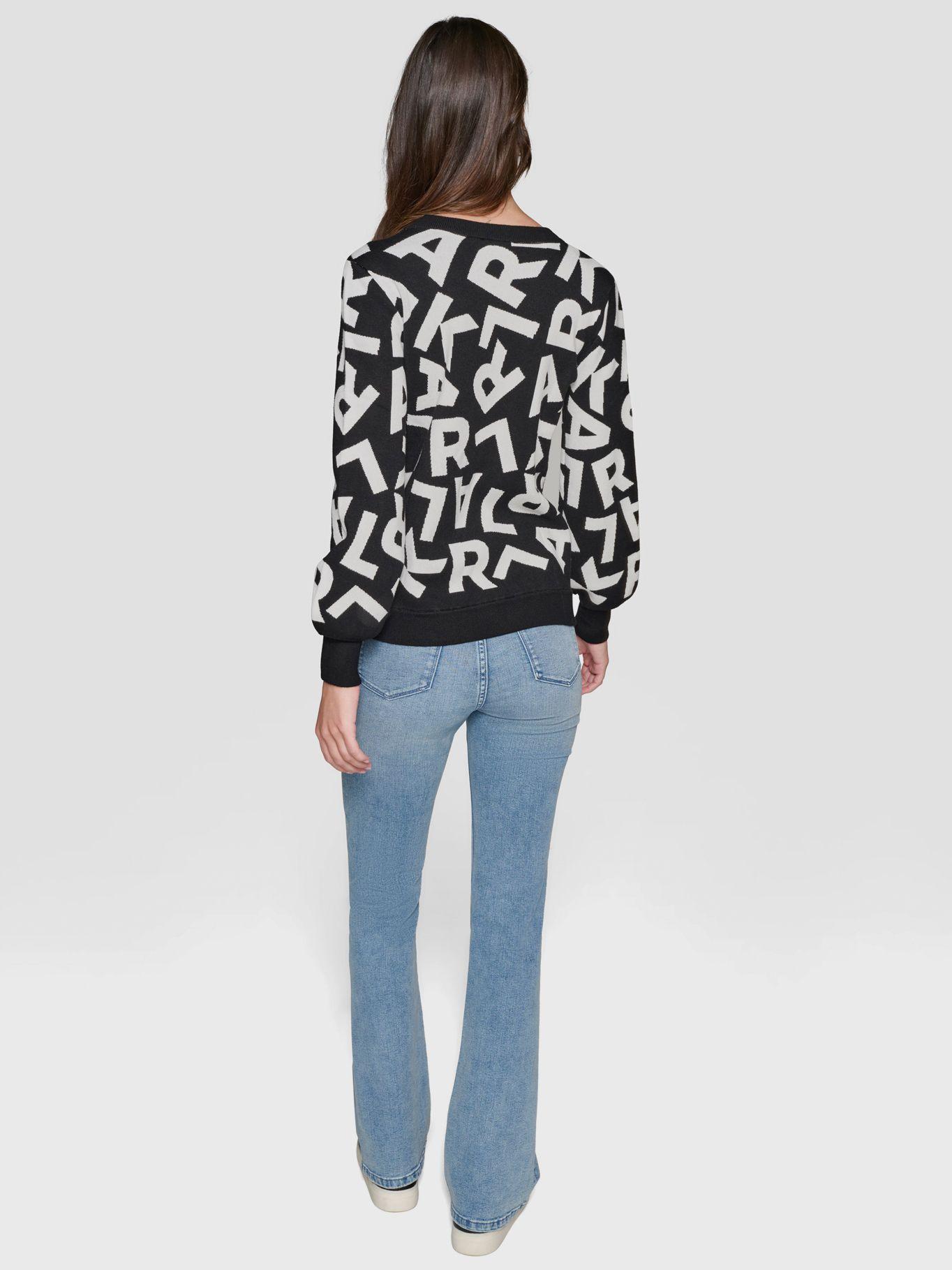 Sweater con logo KARL desordenado-2