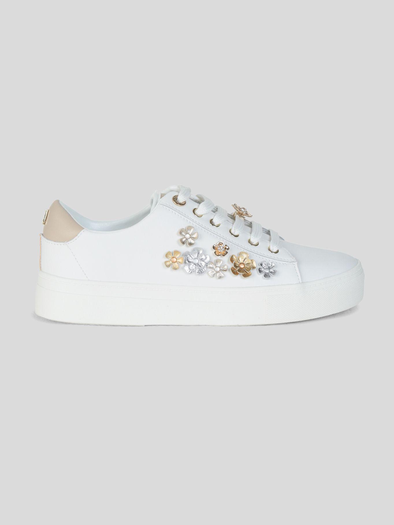 Zapatilla blancas aplicaciones metálicos Blanco-5