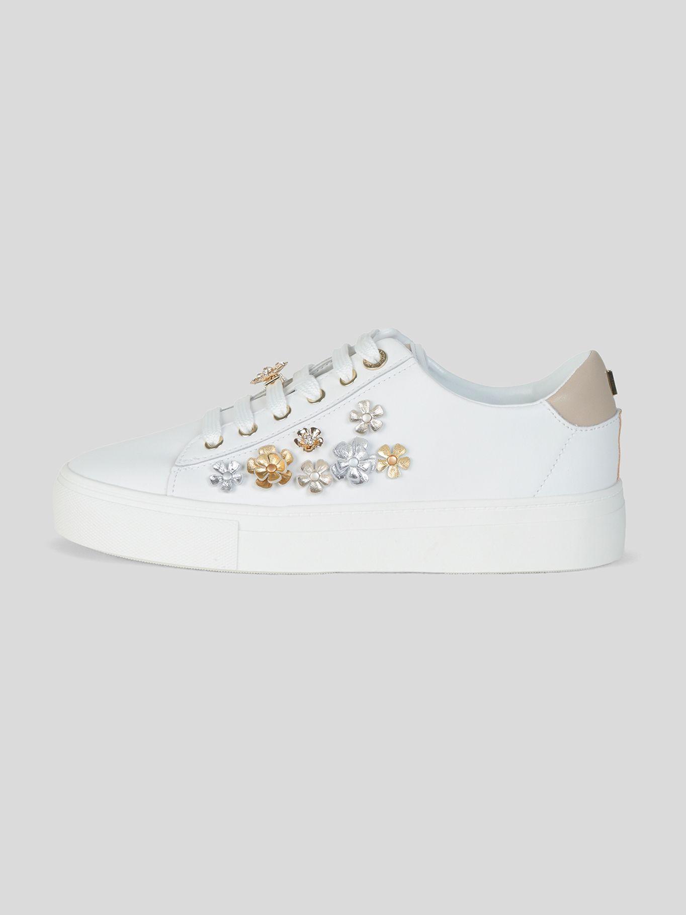 Zapatilla blancas aplicaciones metálicos Blanco-6