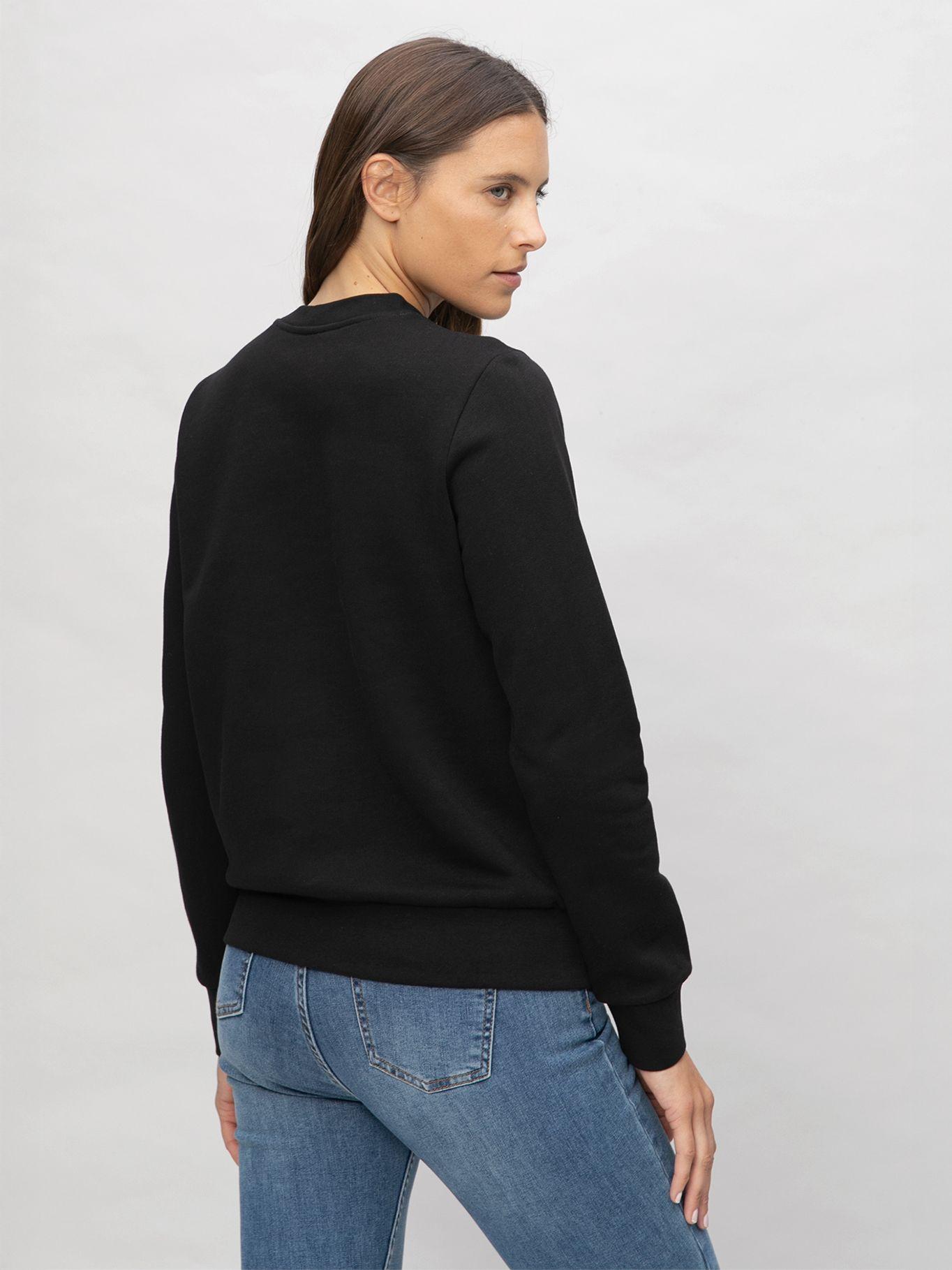 Polerón de cuello redondo con firma de Karl Negro Karl-2