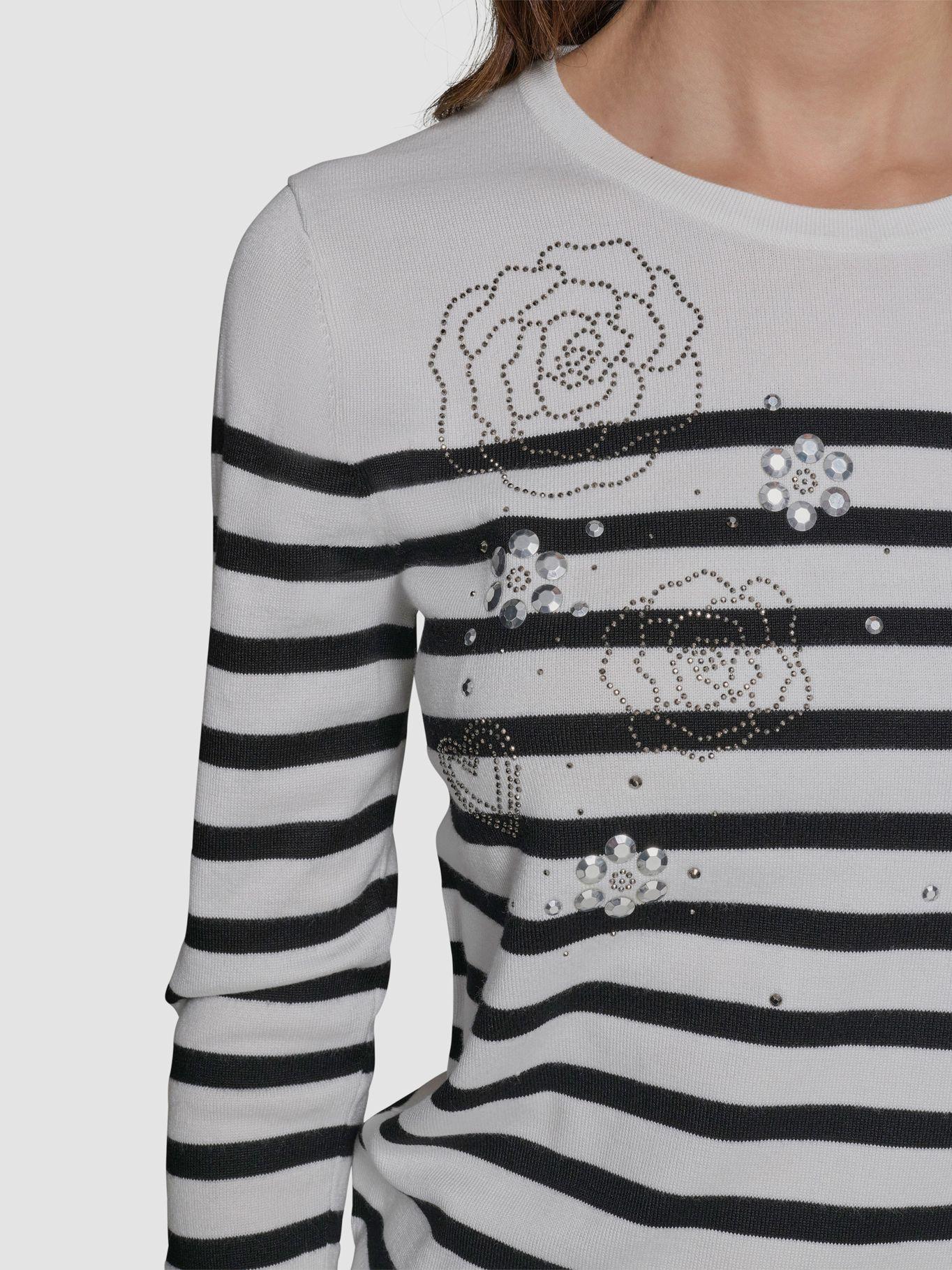 Sweater a rayas con diseño floral-4