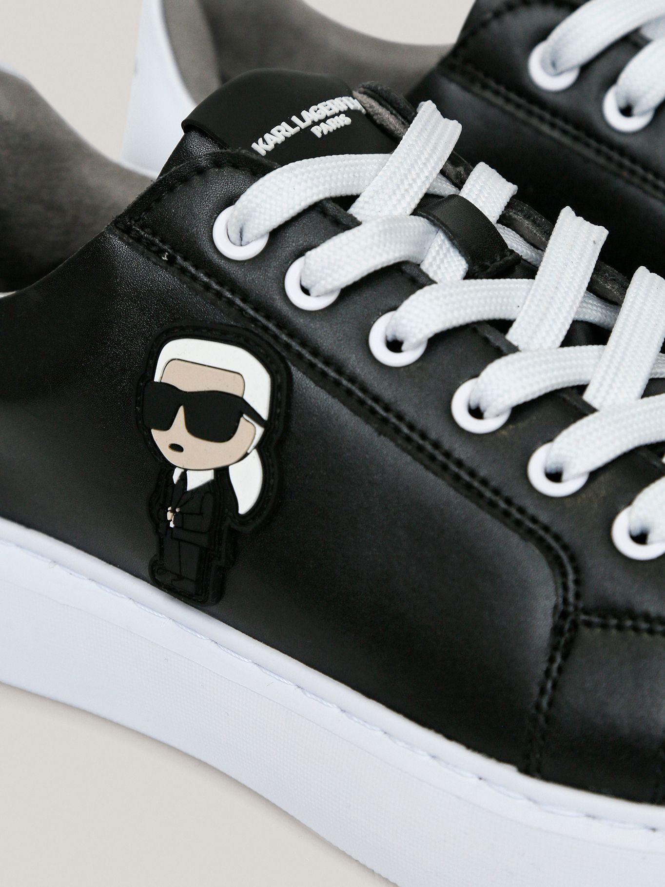 Zapatillas con parche de KARL-6