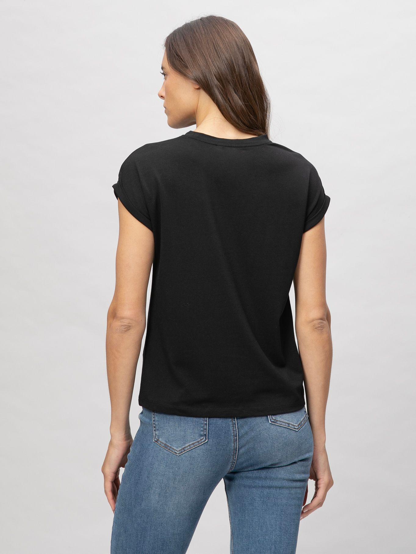 Polera sin mangas con estampado de Karl Negro Karl-2