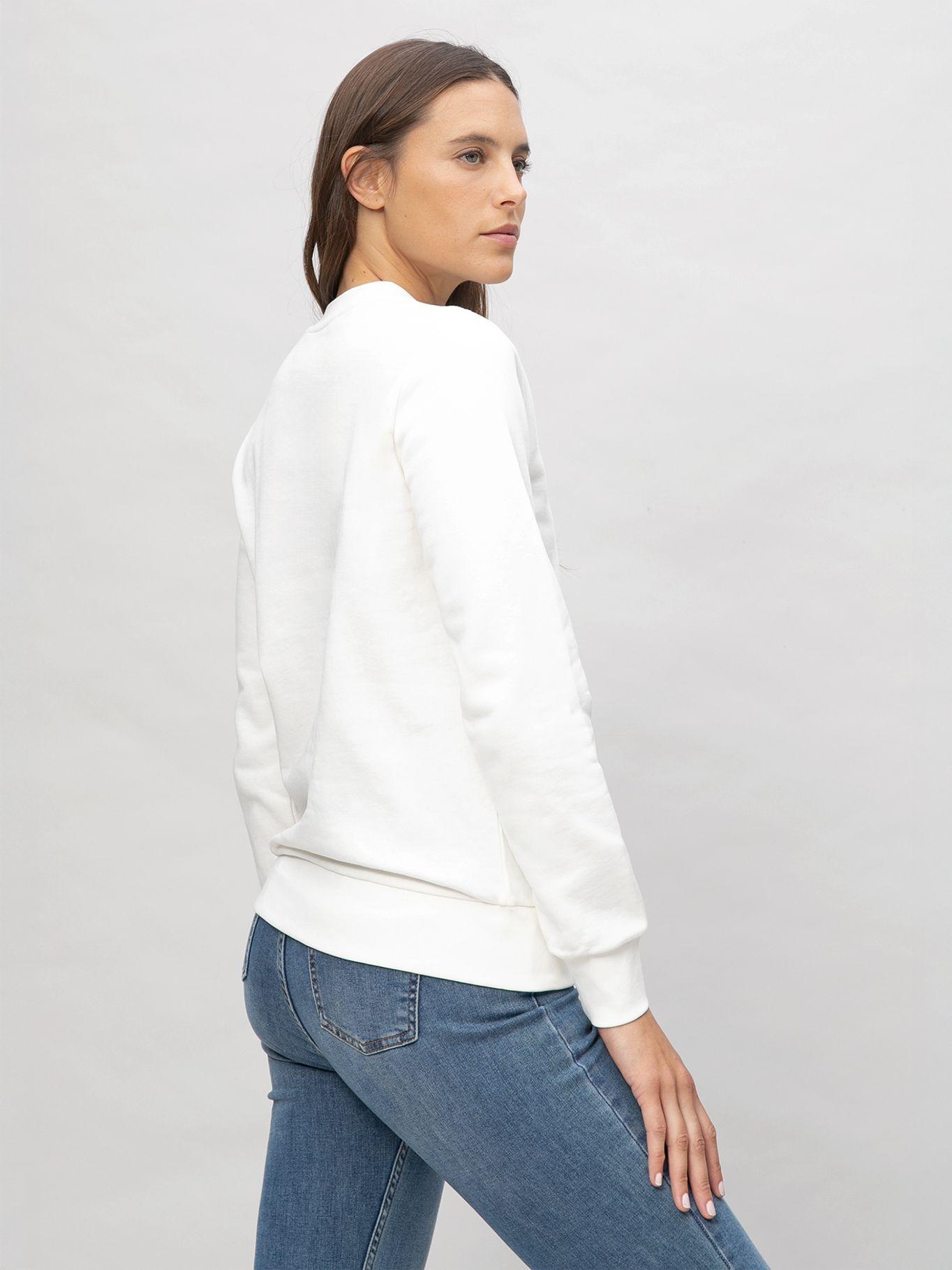 Polerón de cuello redondo con firma de Blanco-2