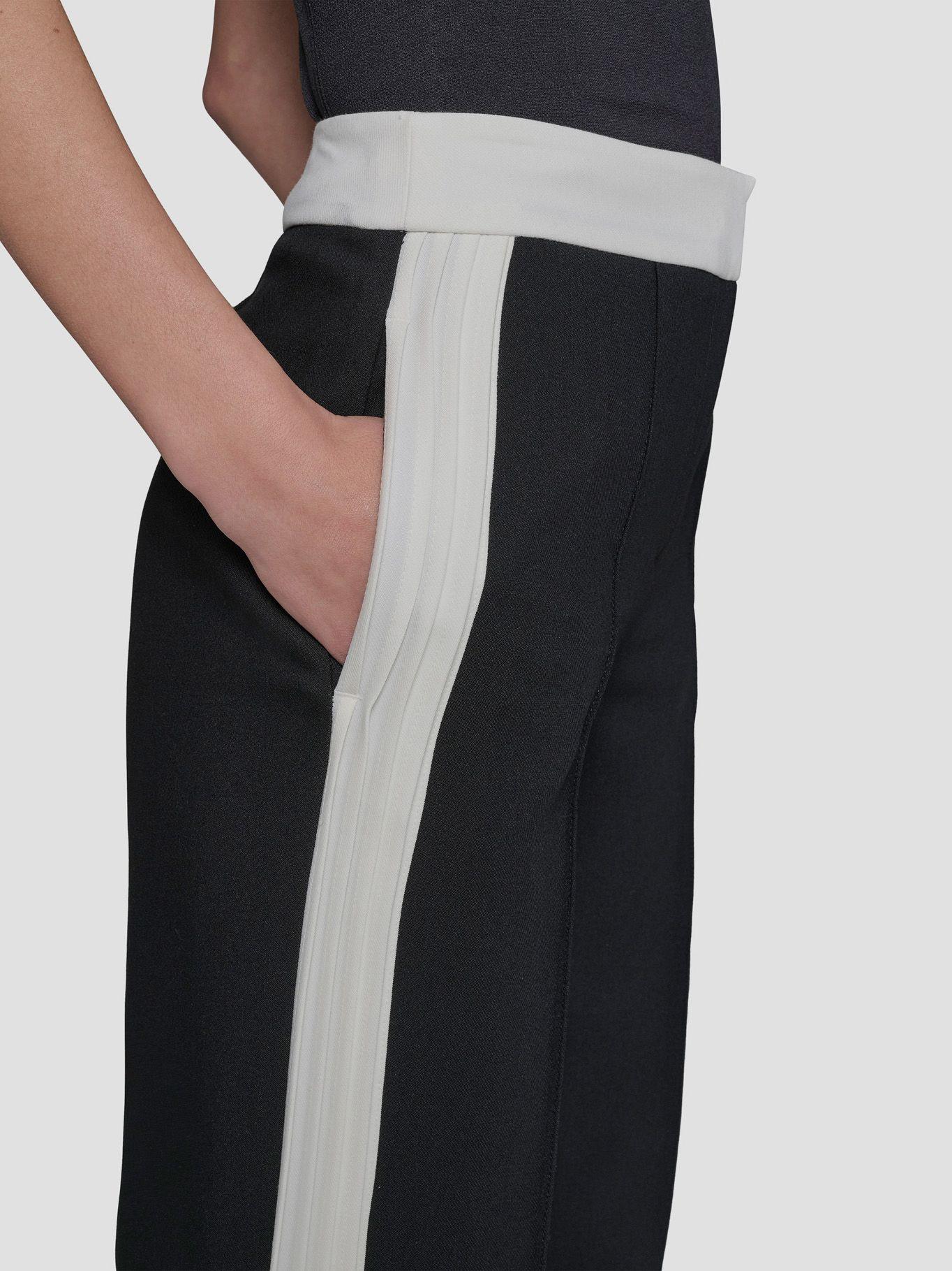 Pantalón con pliegues en contraste Negro-5