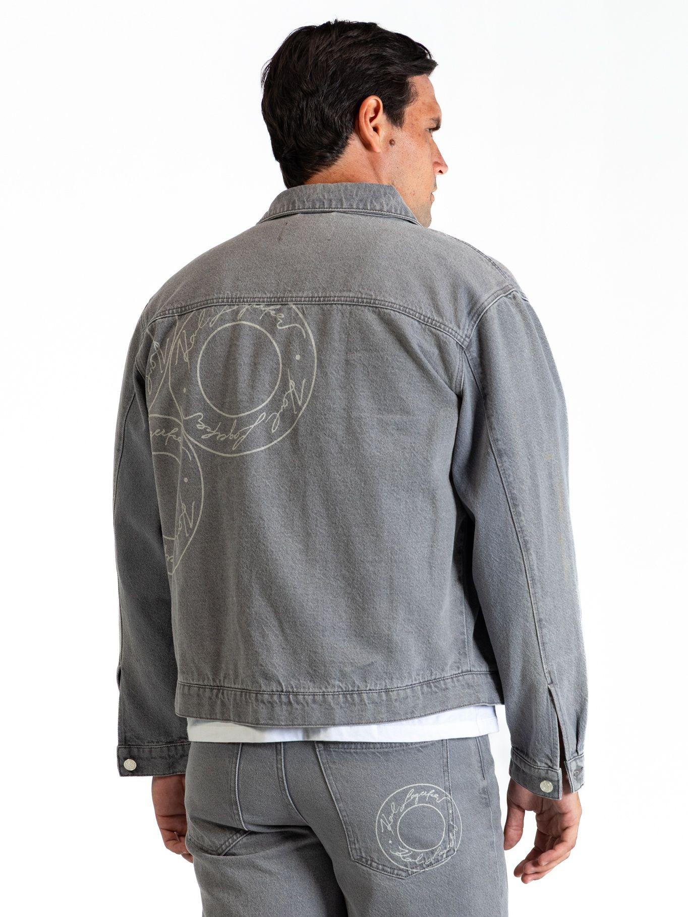 Chaqueta denim con bordado trasero circular Gris Karl-2