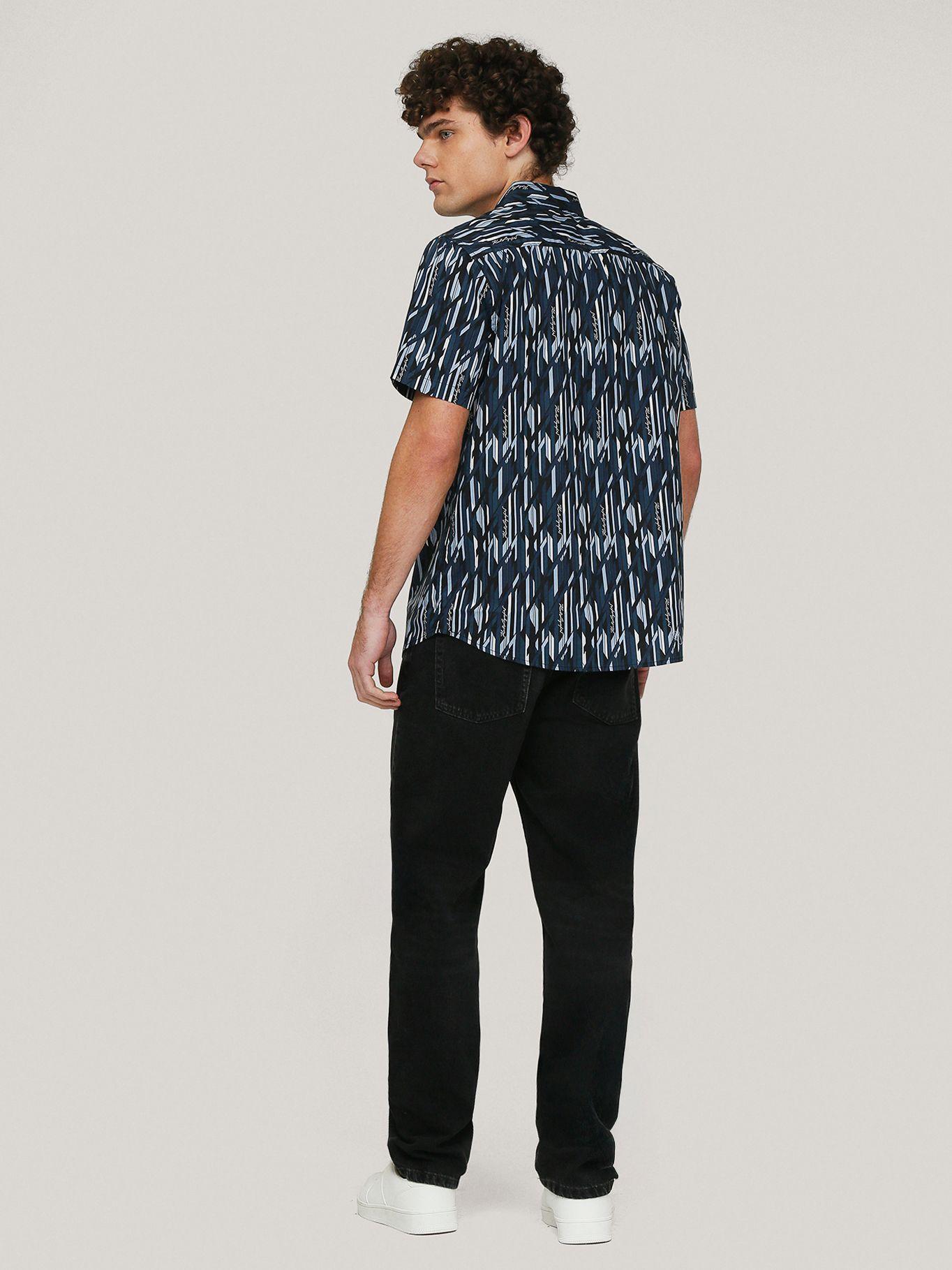 Camisa con estampado geométrico-2