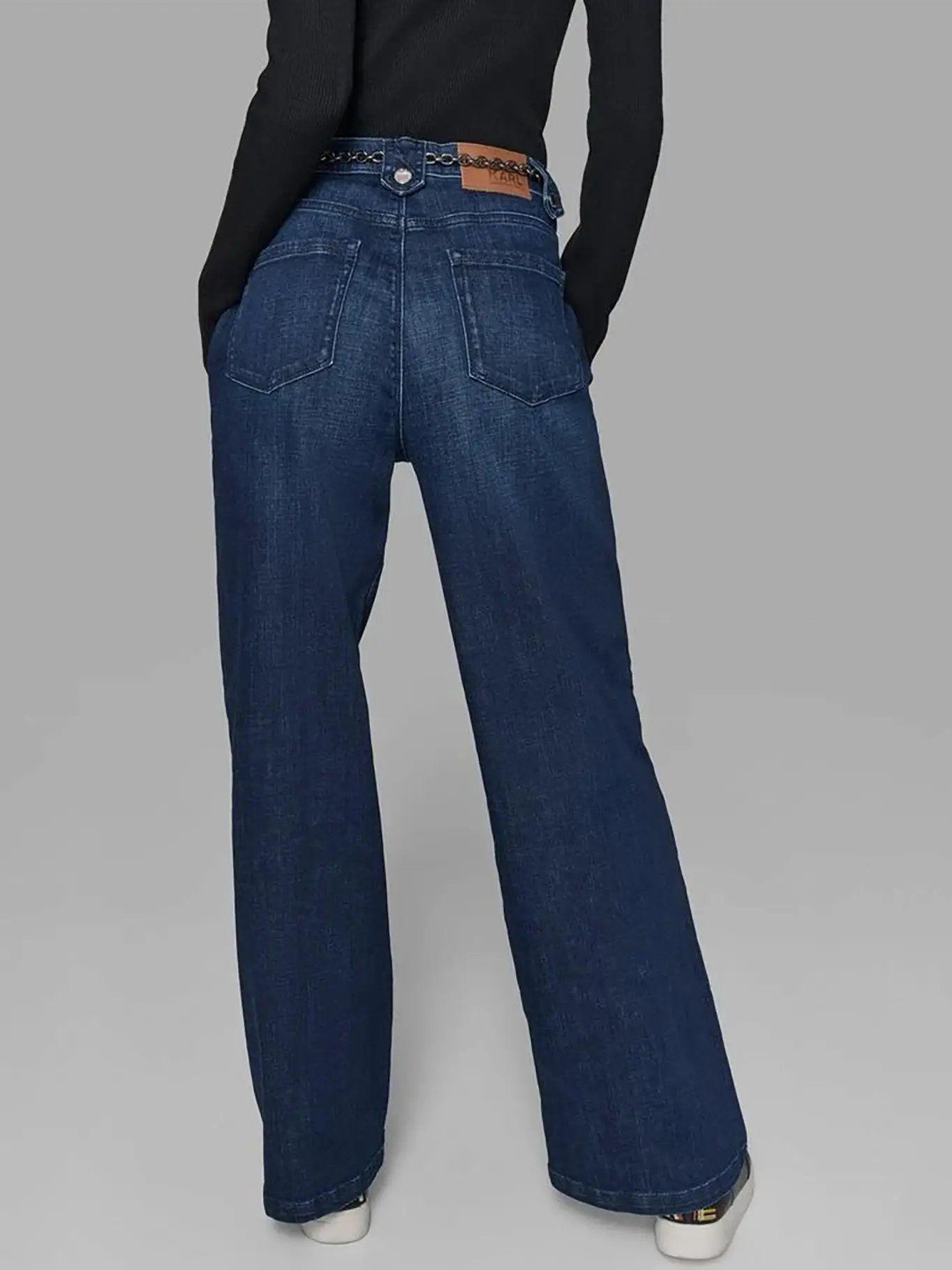 Jeans rectos acampanados con cinturón de cadena Azul-3