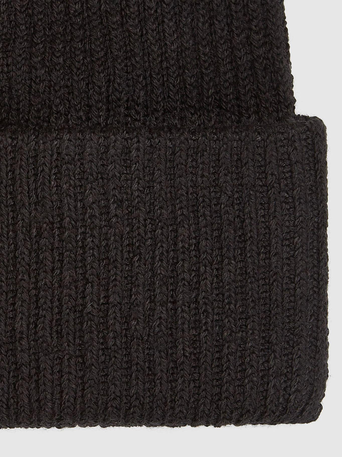 Gorro largo tejido con parche frontal Negro Karl-4