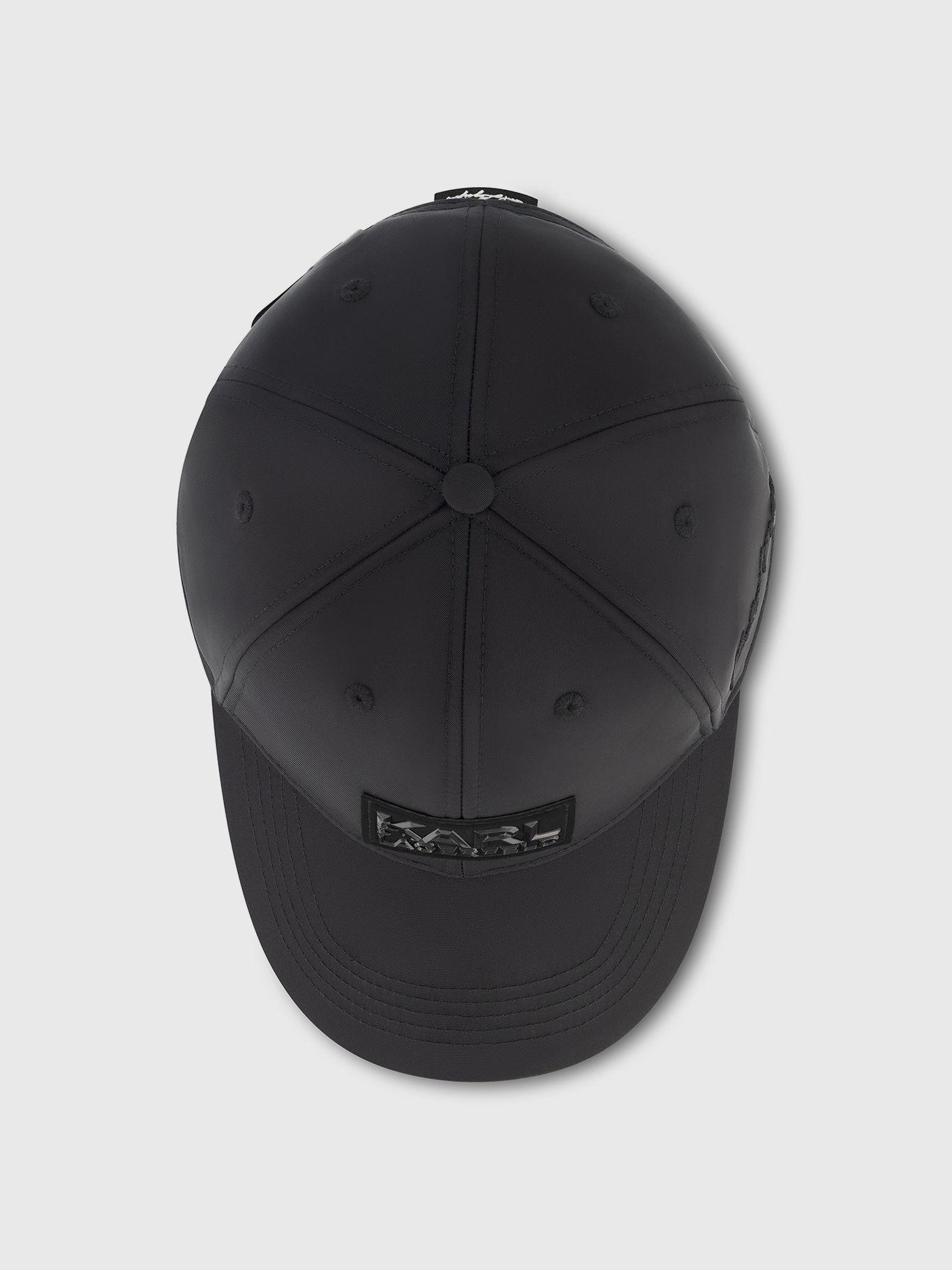 Jockey con parche y firma de Karl Negro Karl-3