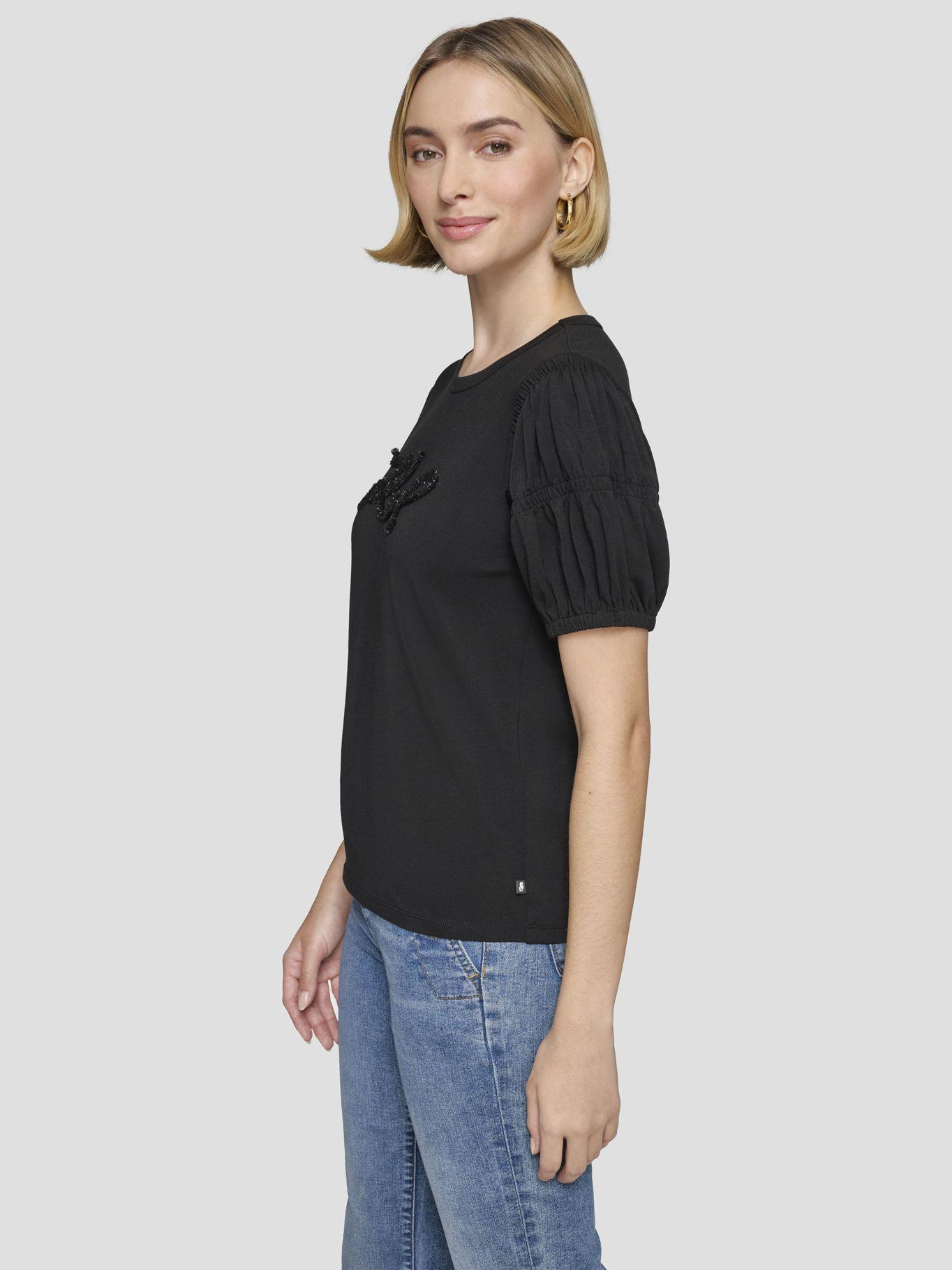 Polera con logo afelpado-2