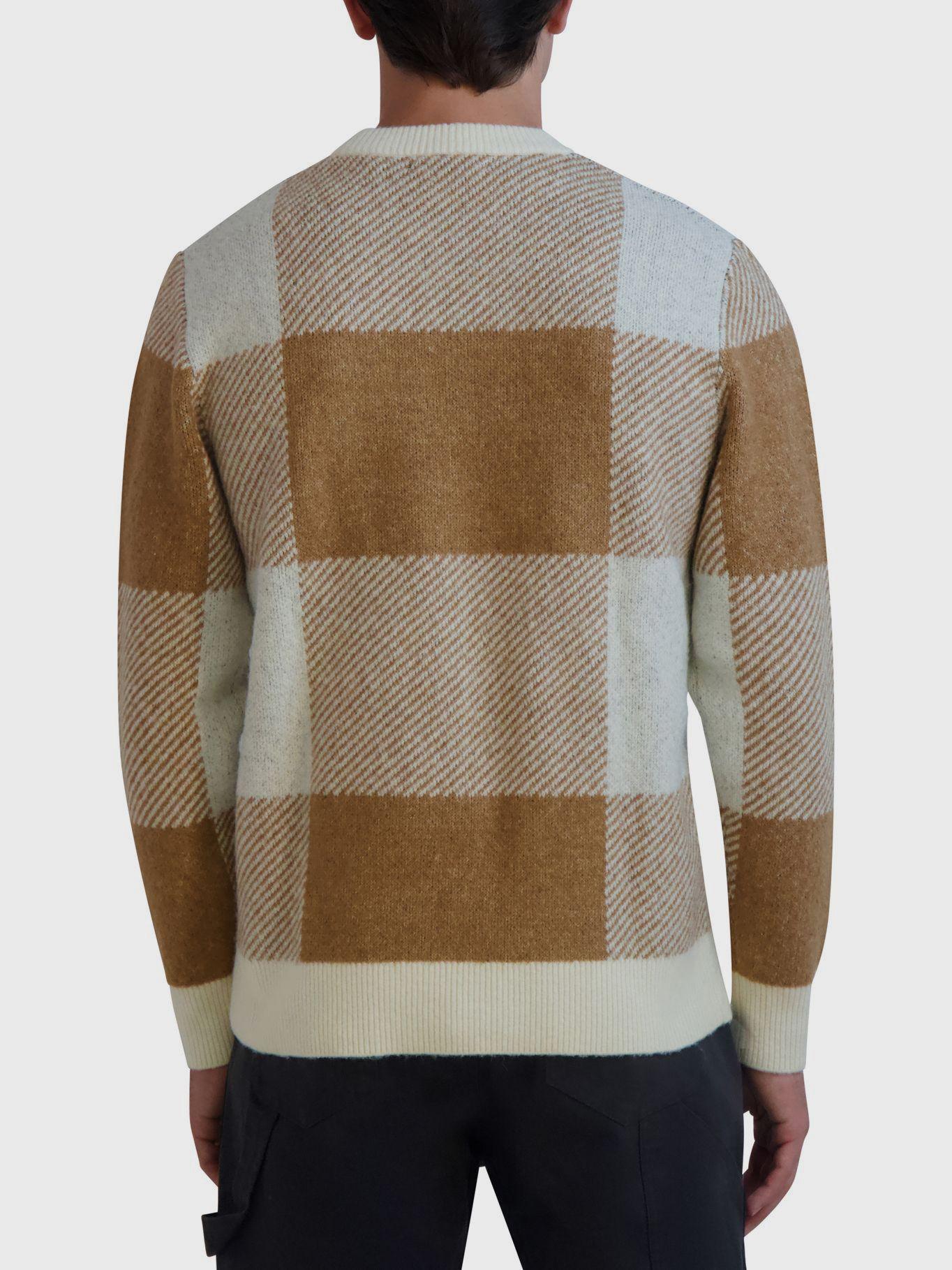 Sweater cuadros grandes con la firma de KARL-2
