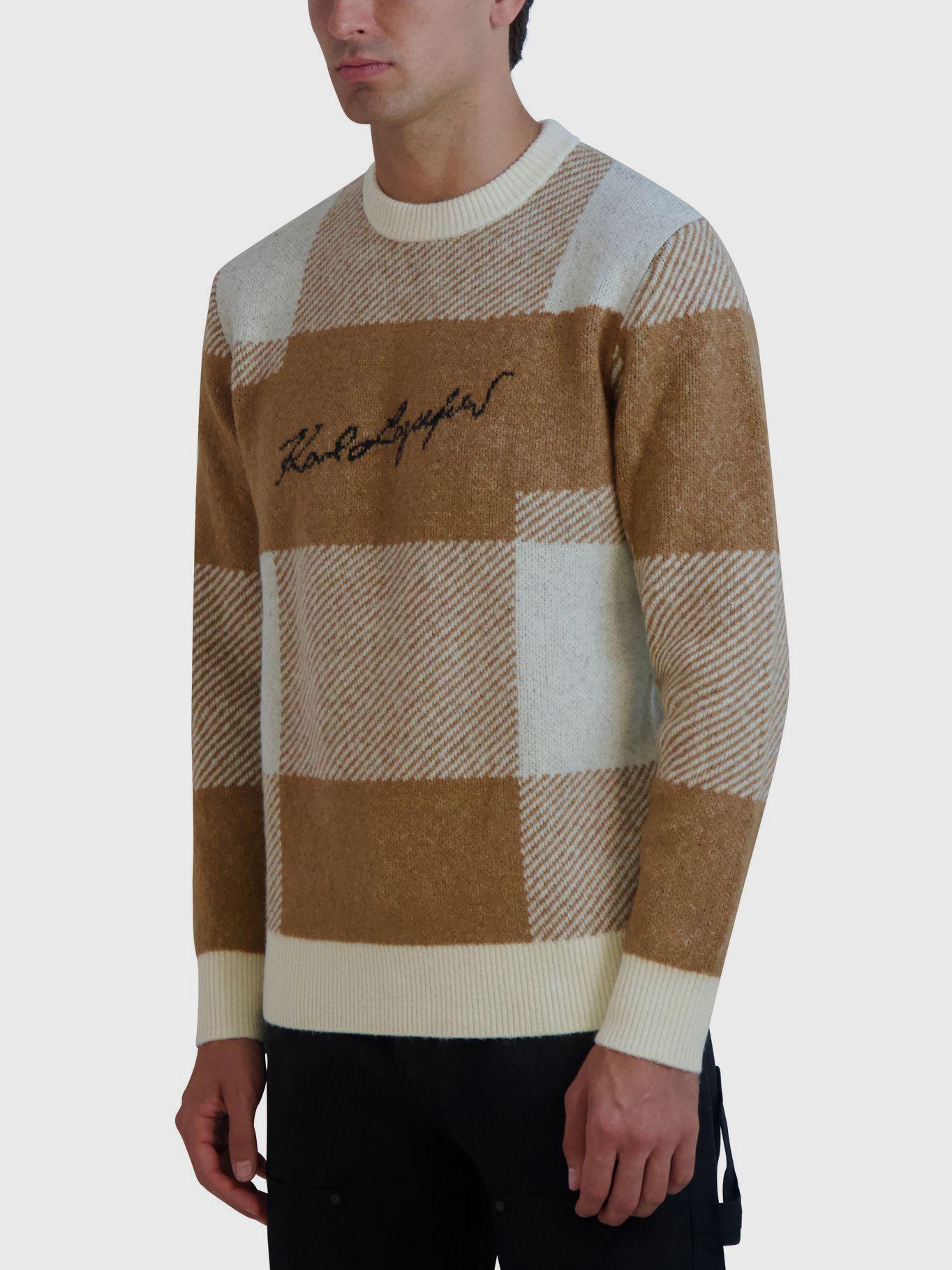 Sweater cuadros grandes con la firma de KARL-3