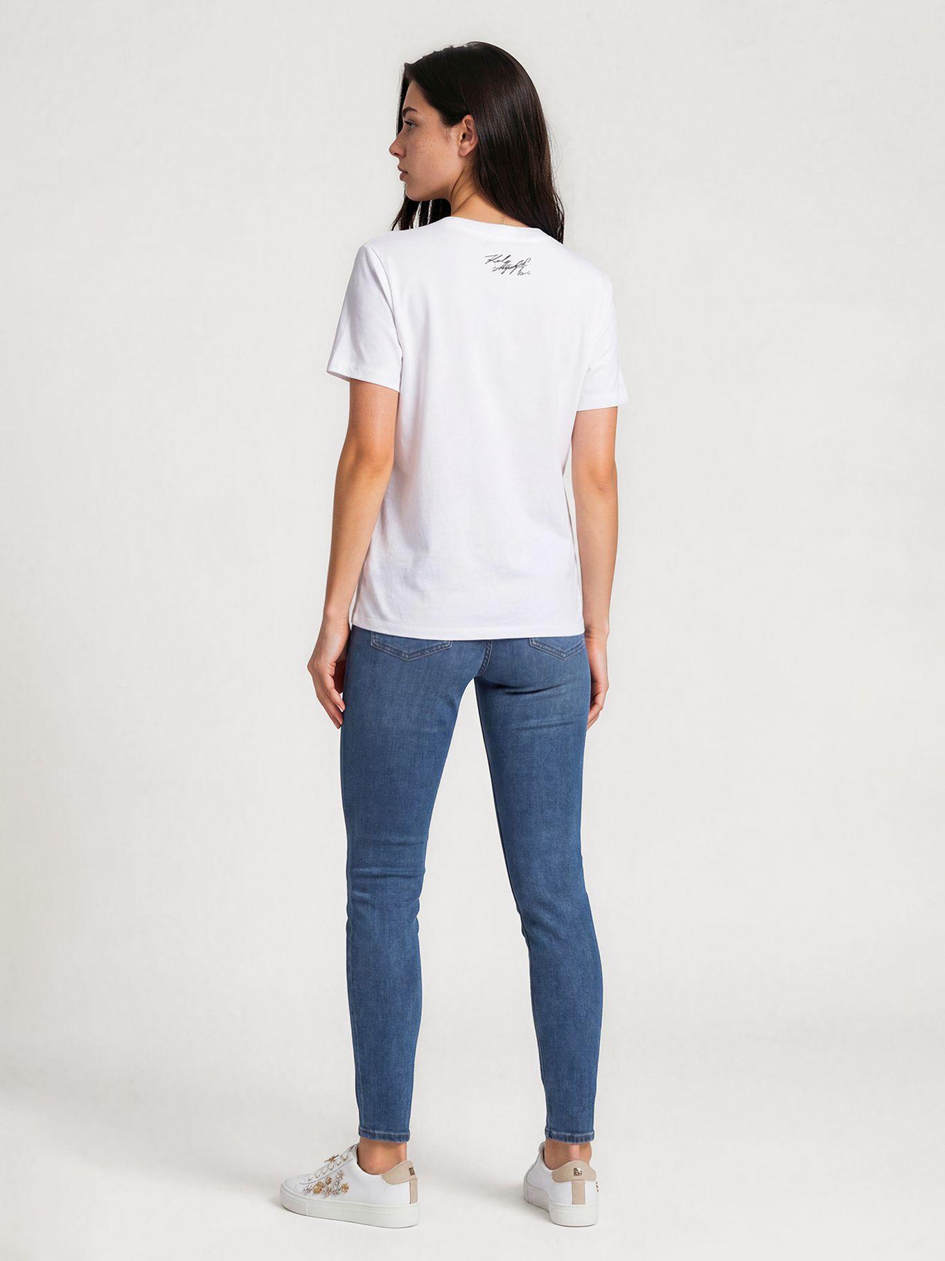 Polera con gráfico de firma de Karl Blanco Karl-2