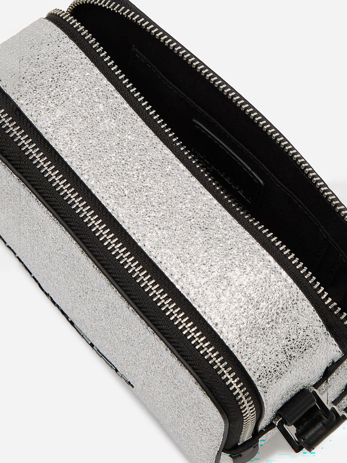 Cartera crossbody con acabado metálico Gris Karl-2