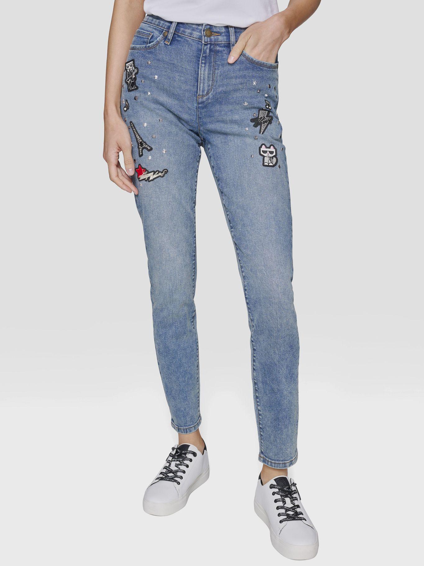 Jeans con parches distintivos-0