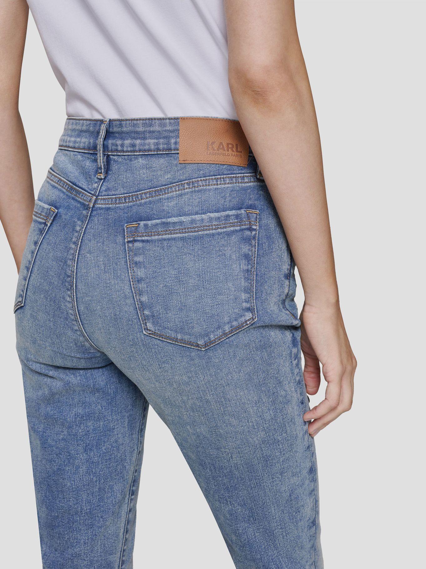 Jeans con parches distintivos-4