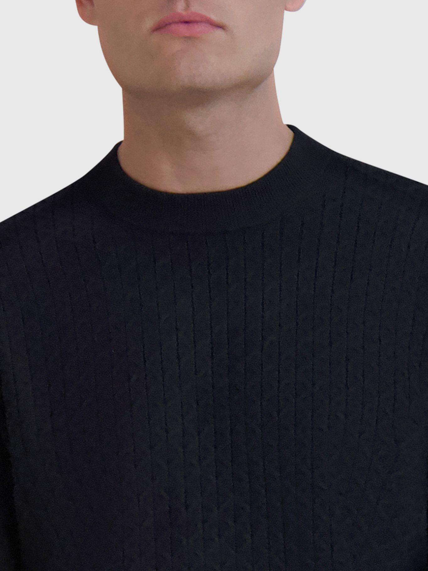 Sweater texturizado geométrico Negro-4