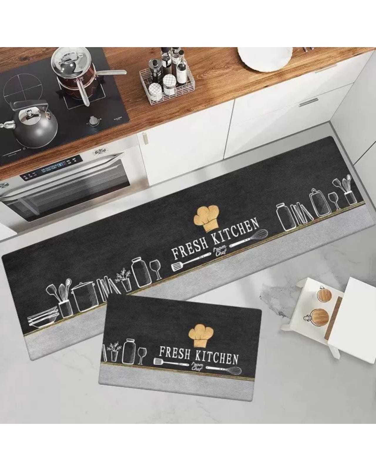 ALFOMBRA PARA COCINA SET DE 2 PEIZAS UTENCILIOS NEGRO CON GORRO AMARILLO UNCGA-045-1