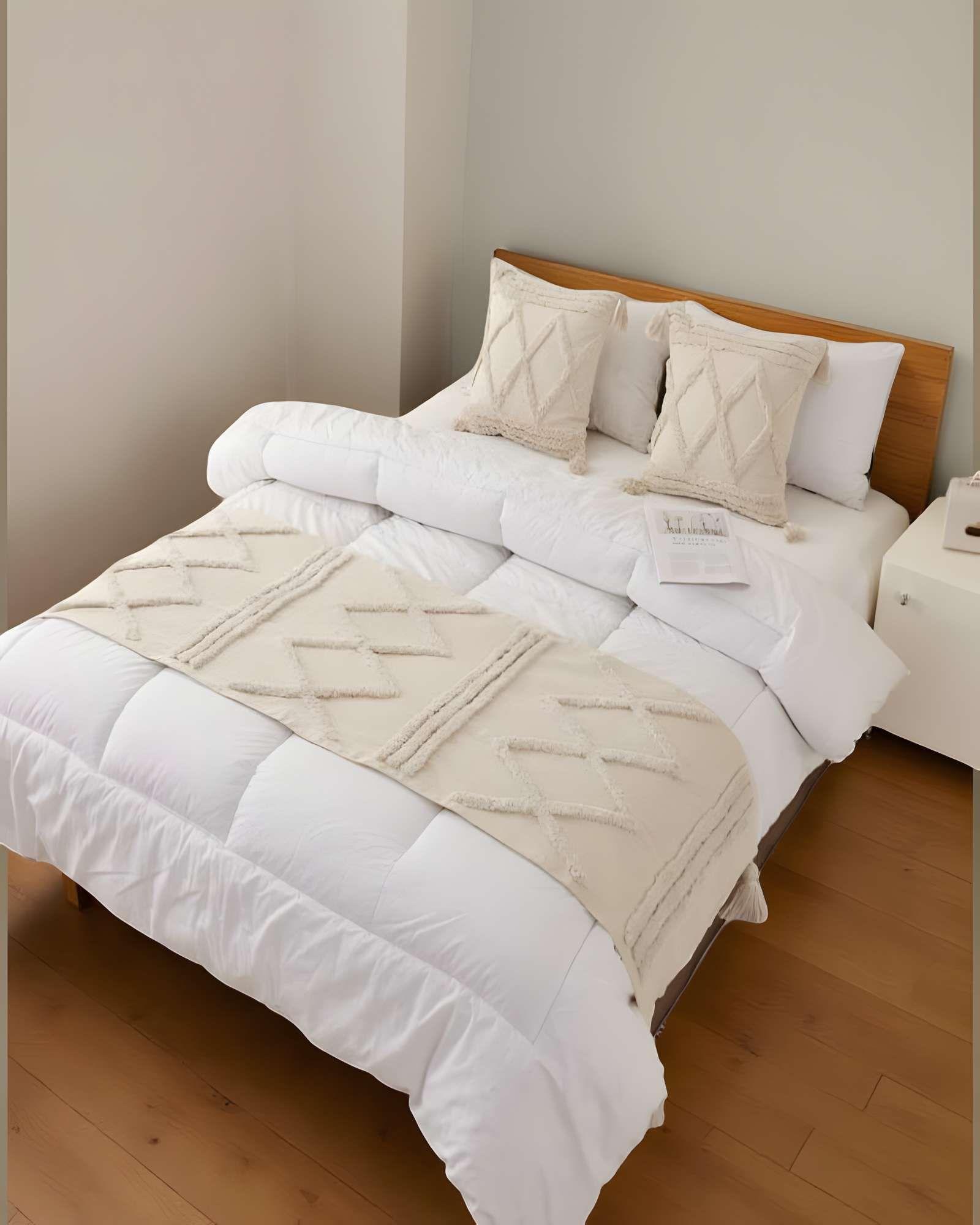 SET DE PIECERA BORDADA CON DOS FUNDAS MODELO BOHO BEIGE 01-2